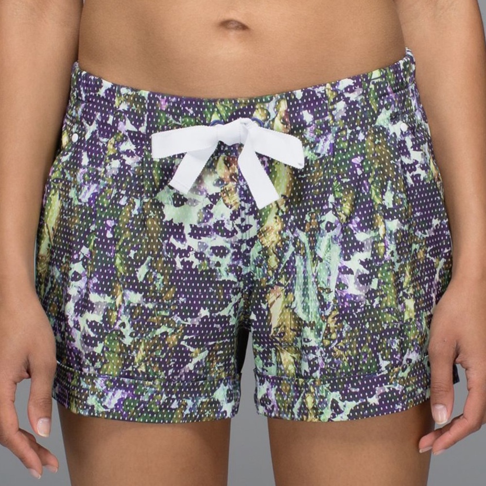 Lulu lemon Lululemon Spring Break Away Short Colorful Patterned Shorts with Bow